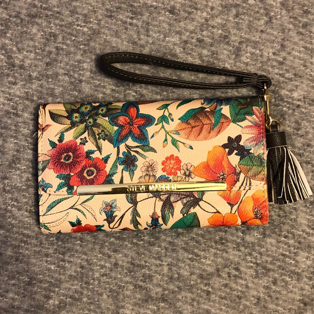 Steve Madden Wristlet